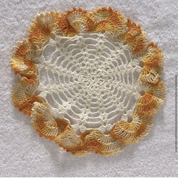 SOLD-Vintage MCM Orange Cream Handmade Crochet Knit Doilies - Picture 5 of 8